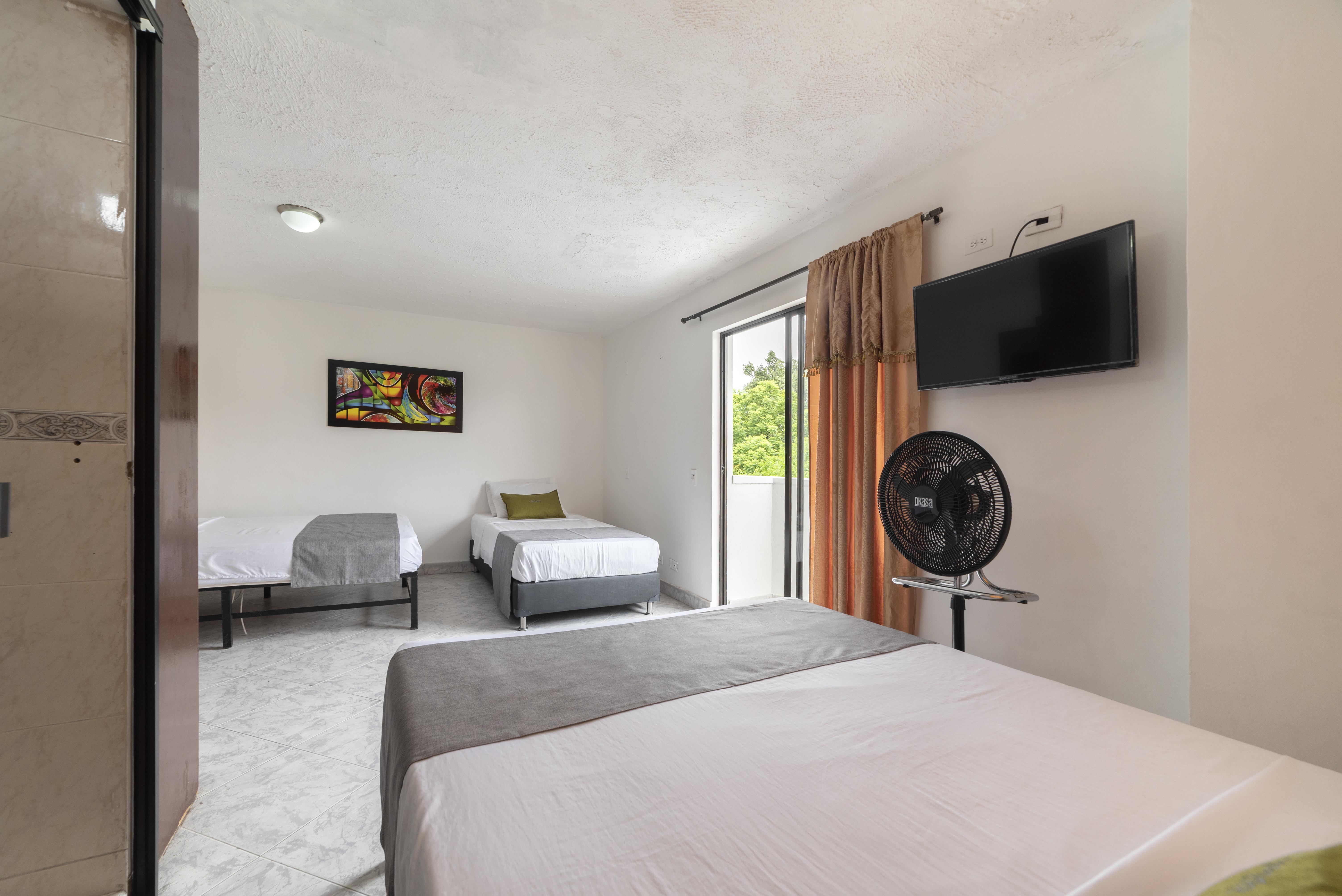 Hotel Balcones Del Estadio Medellin Bagian luar foto