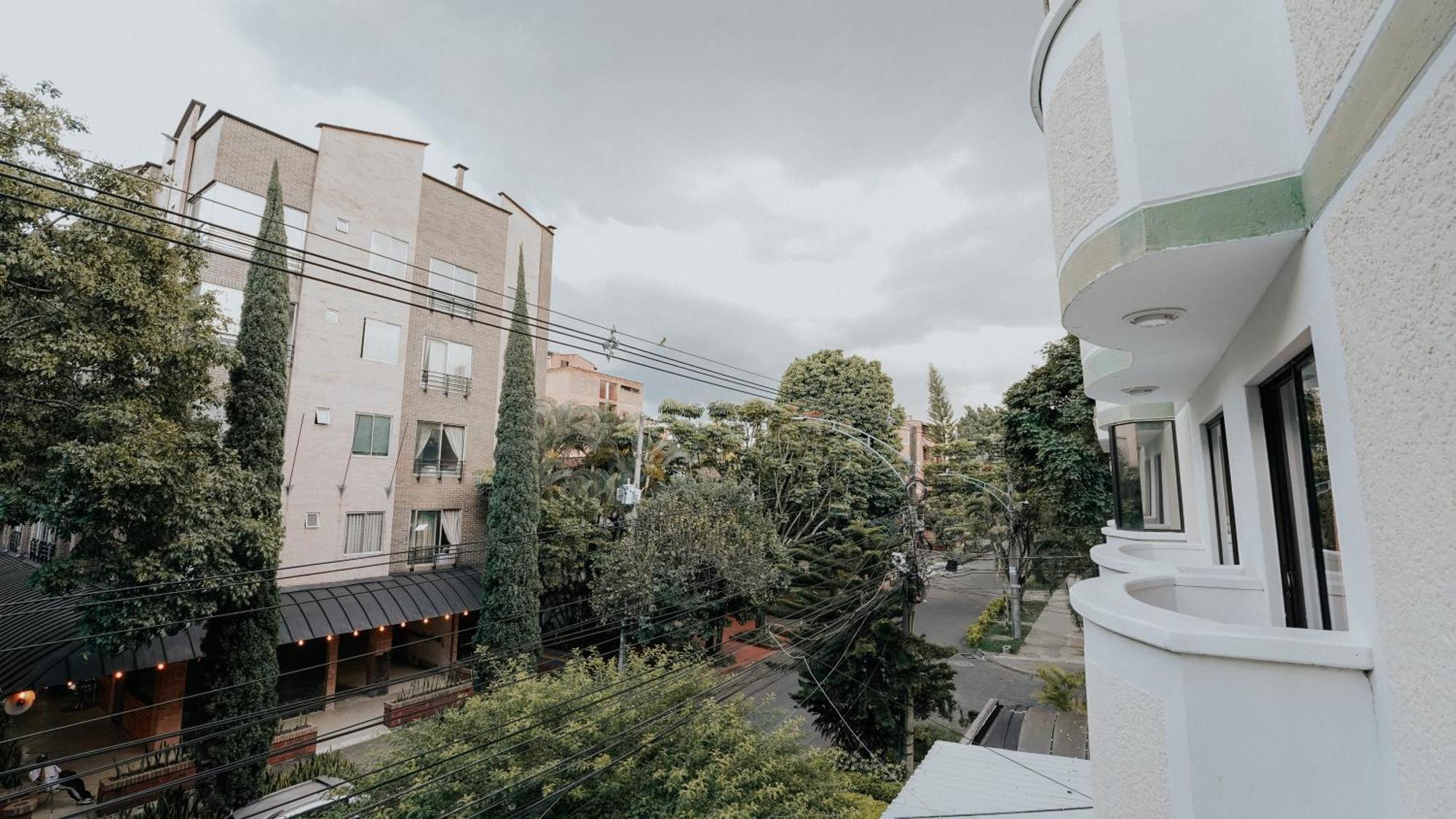 Hotel Balcones Del Estadio Medellin Bagian luar foto
