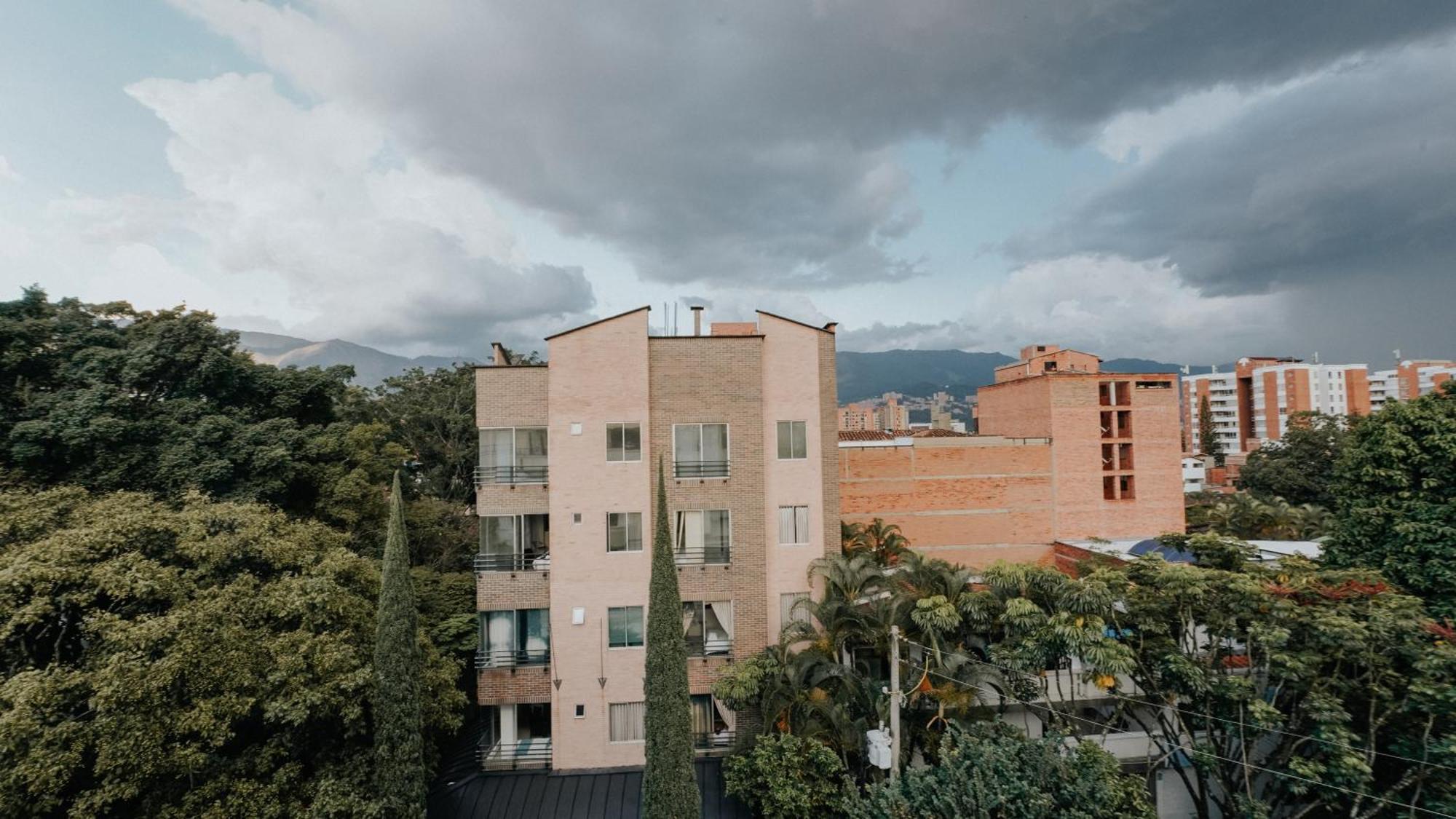 Hotel Balcones Del Estadio Medellin Bagian luar foto