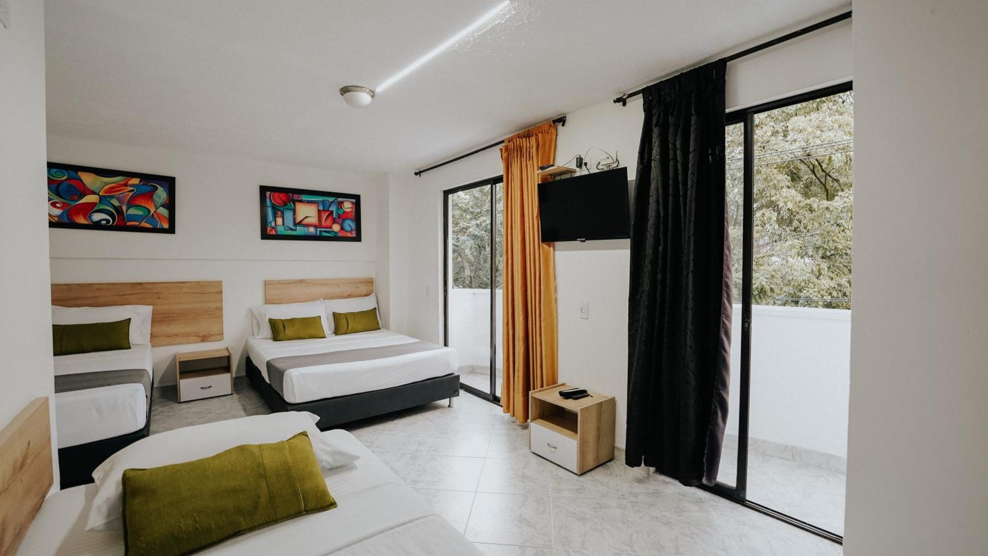 Hotel Balcones Del Estadio Medellin Bagian luar foto