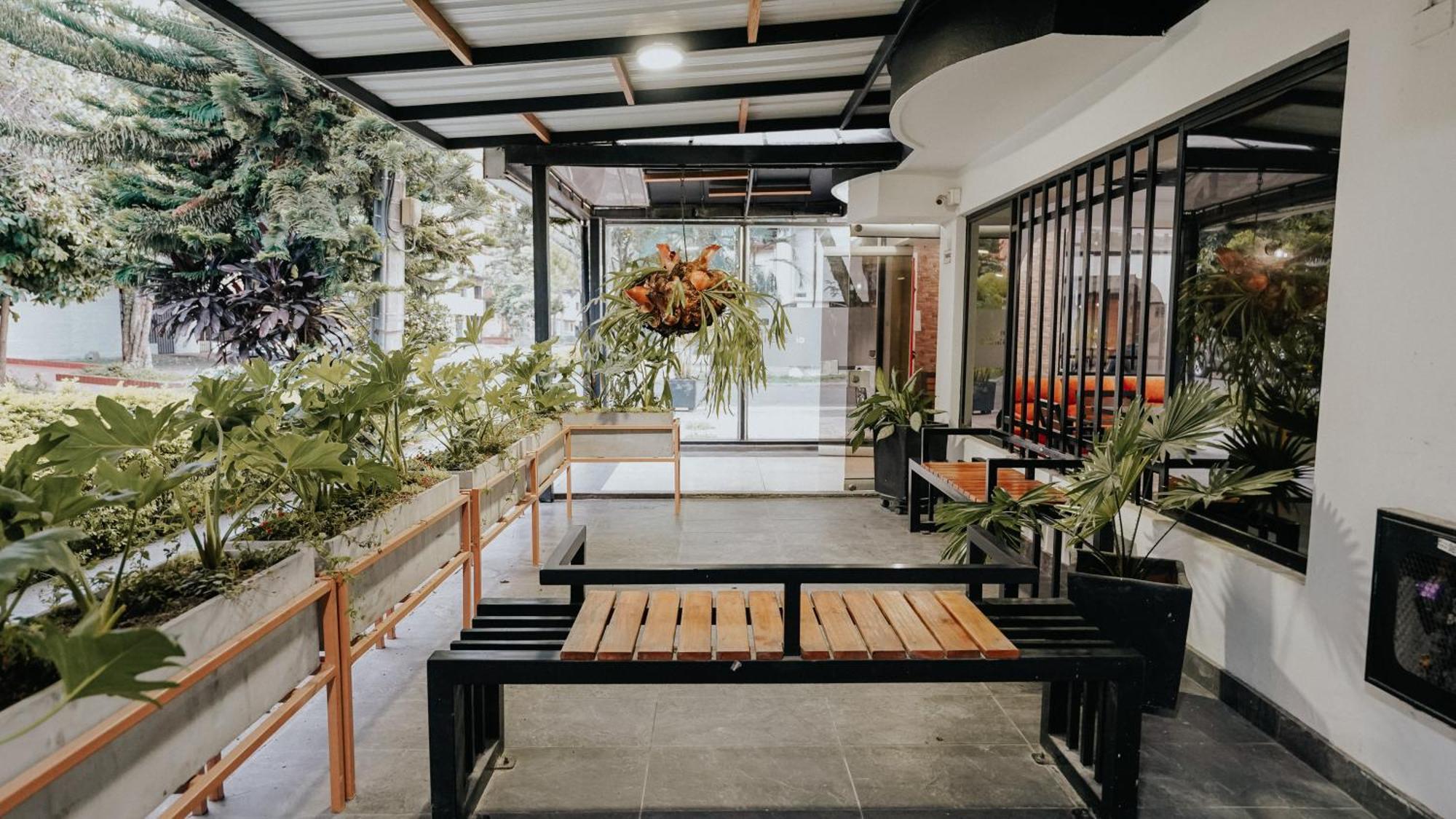 Hotel Balcones Del Estadio Medellin Bagian luar foto