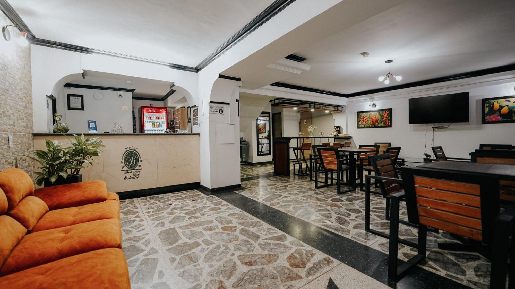 Hotel Balcones Del Estadio Medellin Bagian luar foto