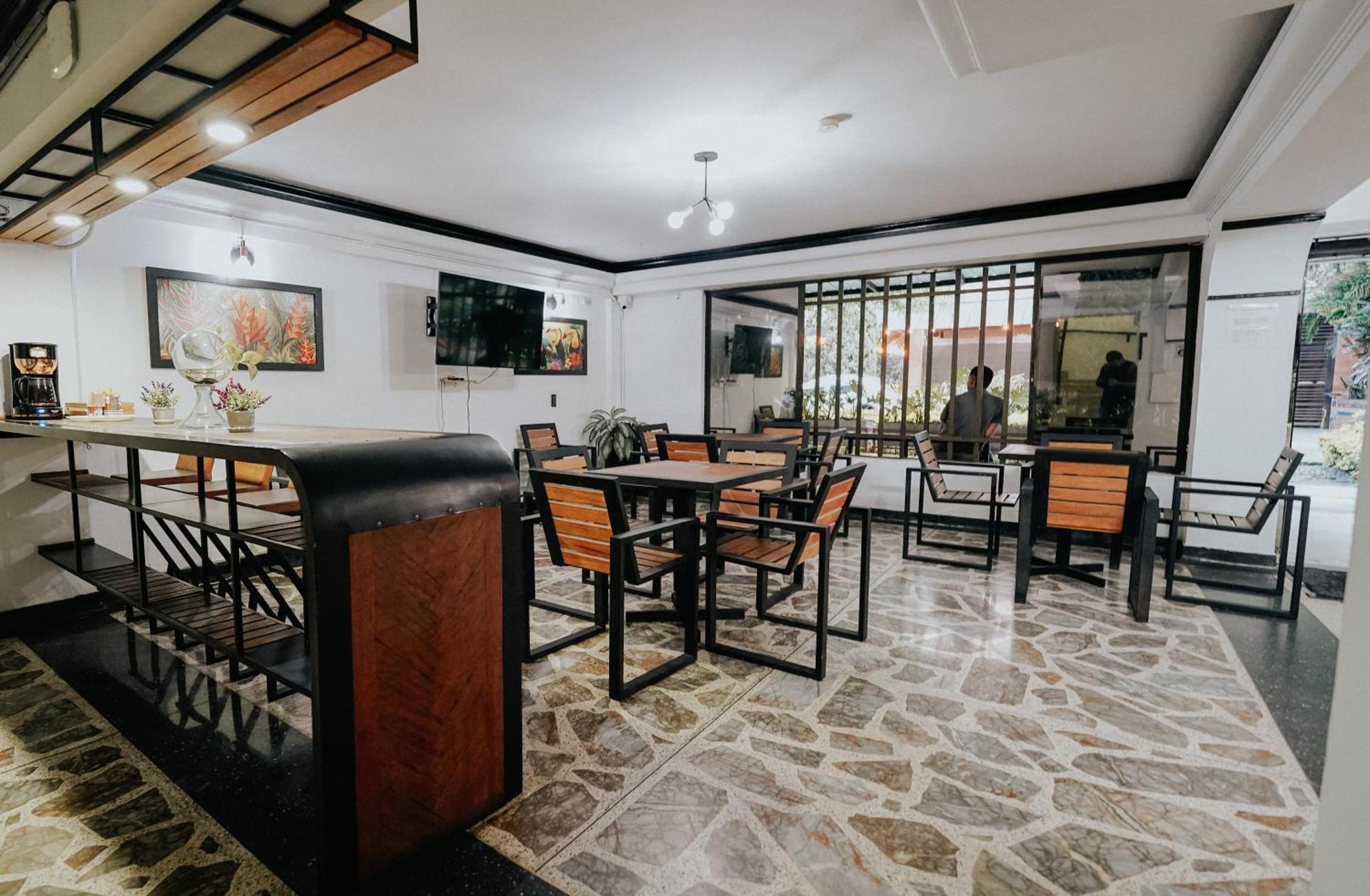 Hotel Balcones Del Estadio Medellin Bagian luar foto
