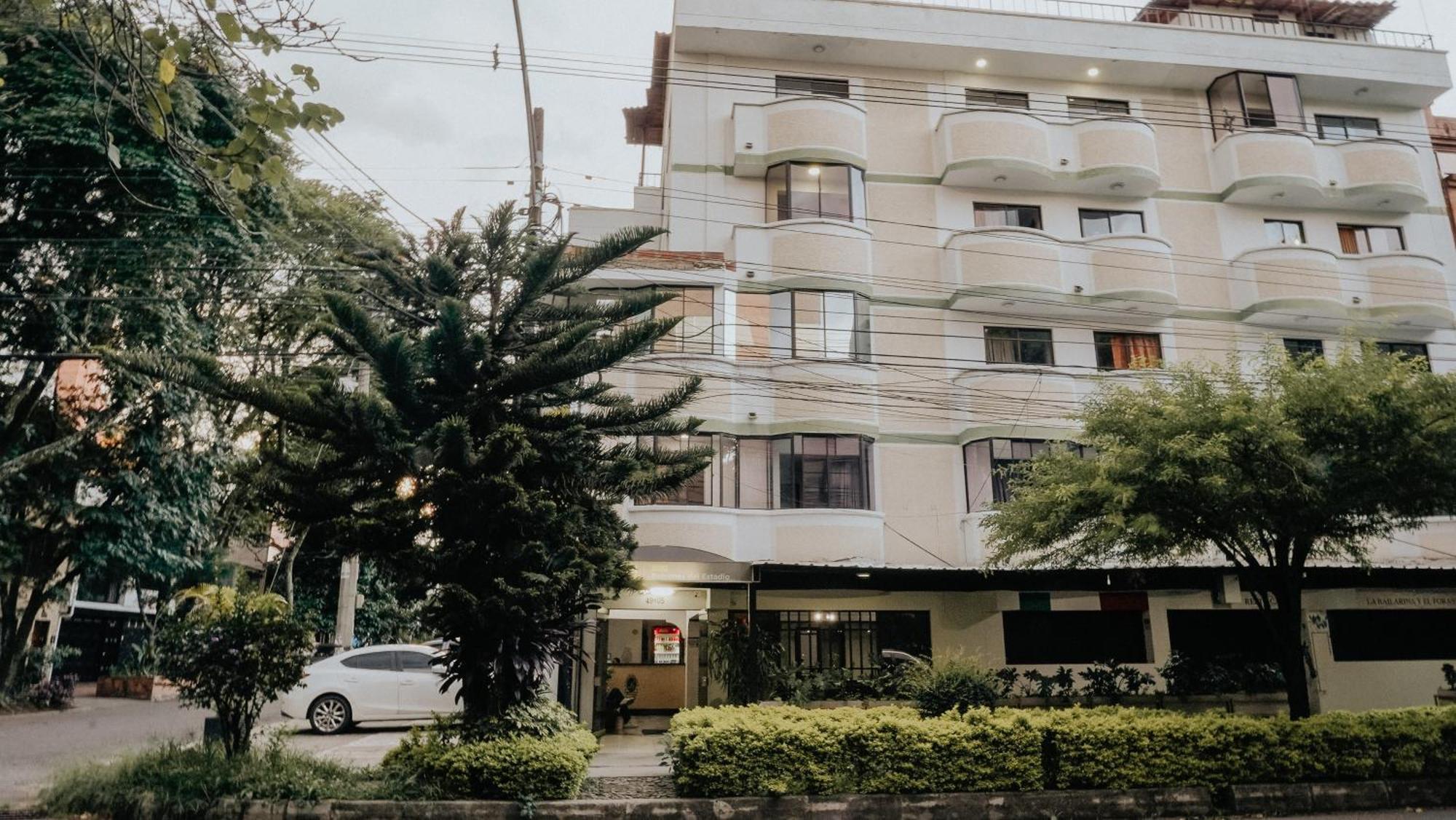 Hotel Balcones Del Estadio Medellin Bagian luar foto